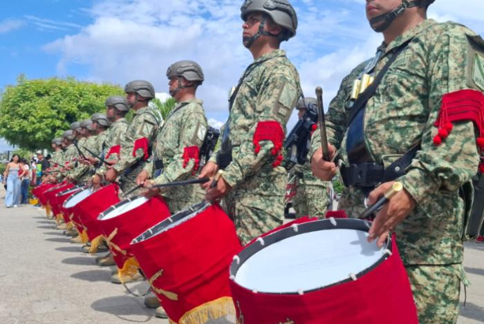 Con desfile cívico-militar, Tepalcatepec celebra el 148 aniversario de su elevación a municipio