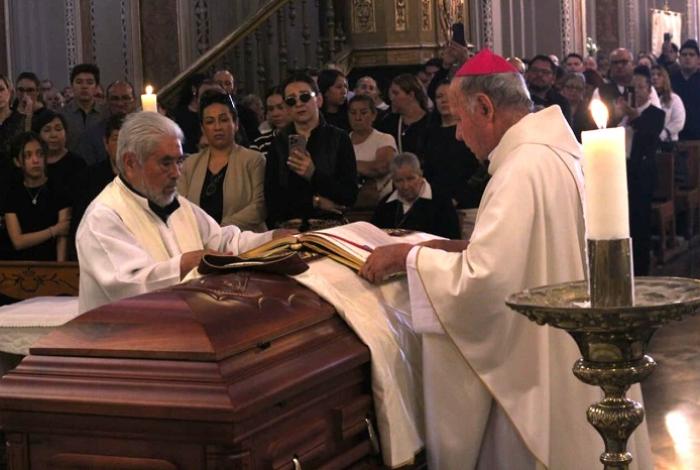 Con las condolencias del Papa León XIV, celebran misa de exequias de Carlos Garfias