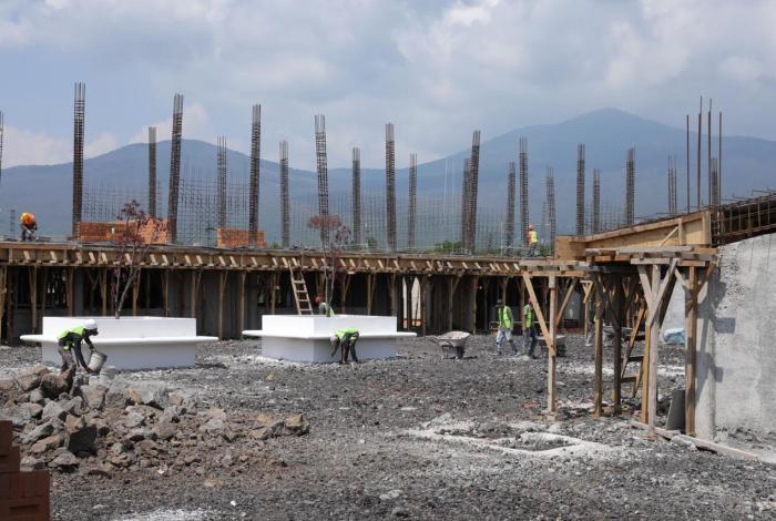 Con nueva secundaria, Villas del Pedregal tendrá educación digna: Bedolla