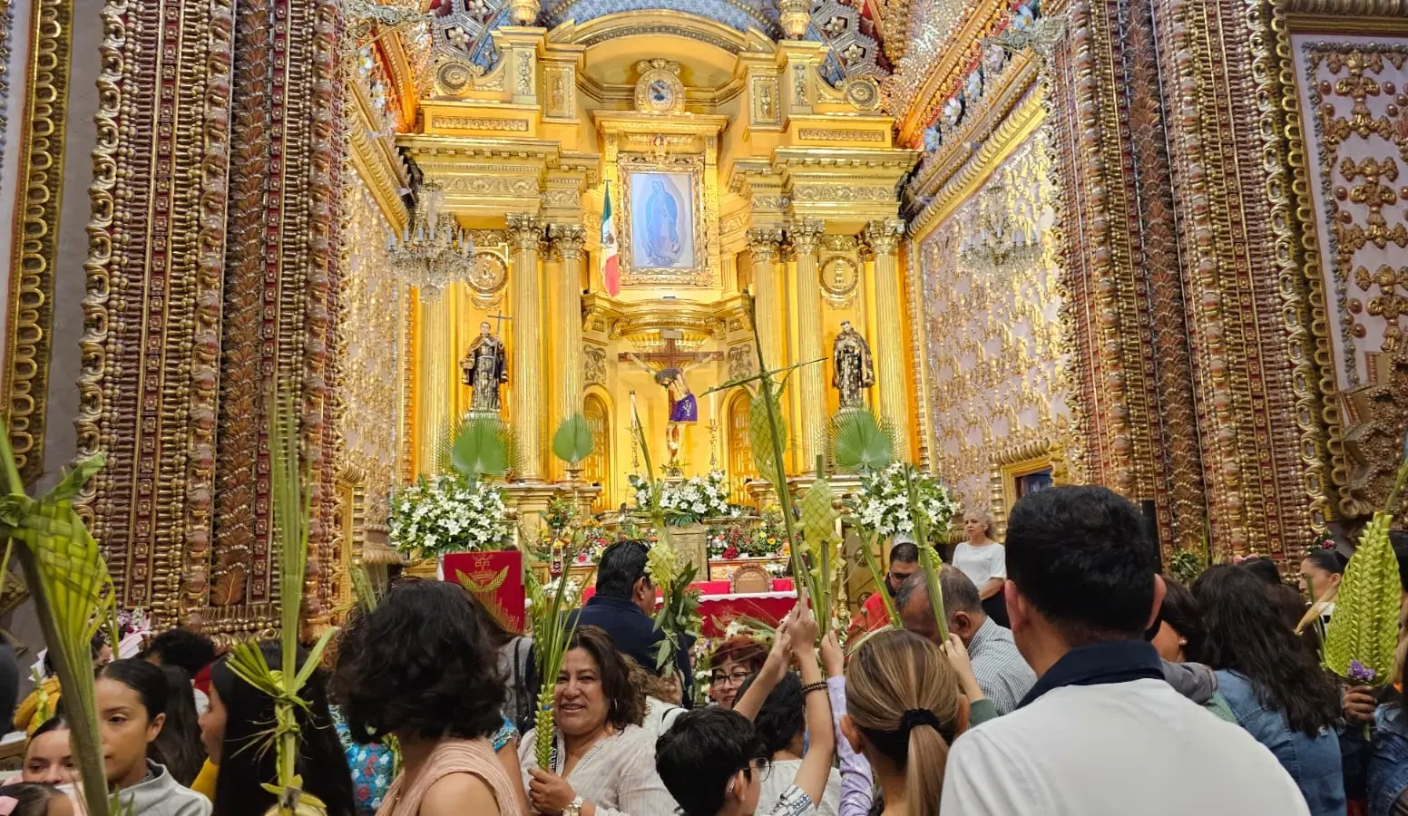 Con palmas y fe, inicia la Semana Santa en Morelia