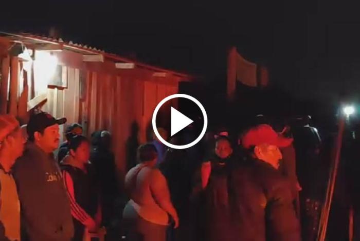 Con palos y qu3ma de llantas, ocupantes evitan desalojo en Uruapan