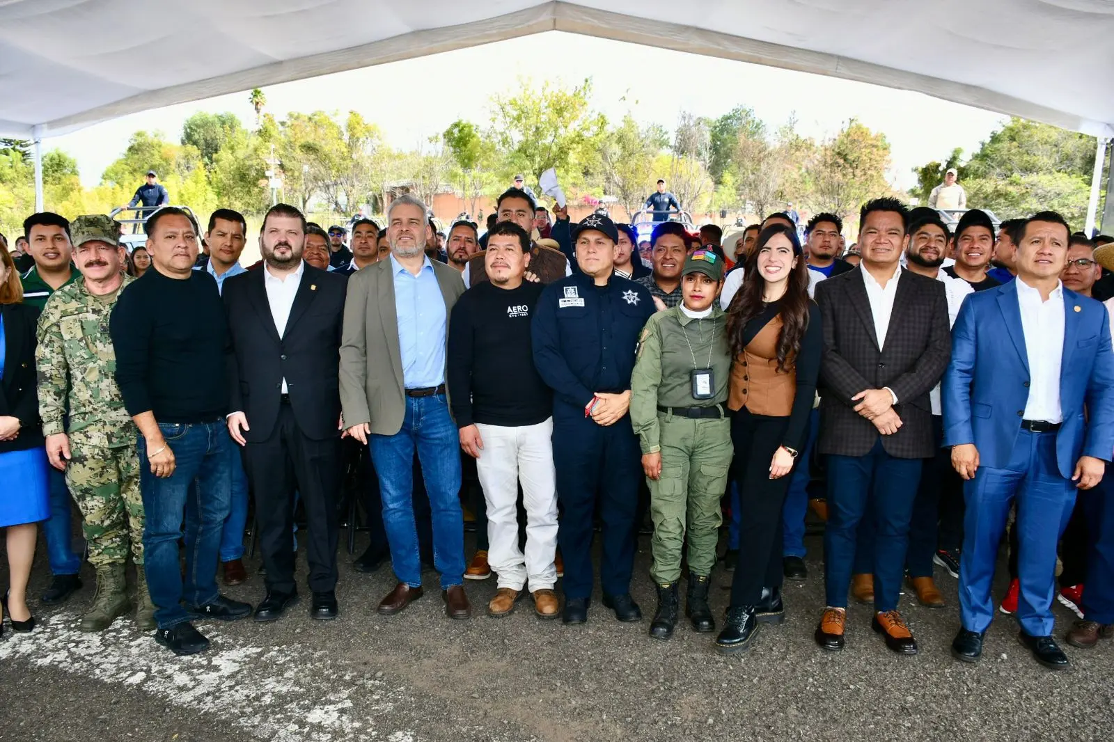 Con patrullas y equipo táctico, refuerza Bedolla seguridad para 25 autogobiernos