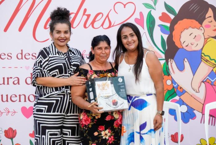 Con regalos, concursos, rifas y música, la tenencia de Buenos Aires celebra a las madres