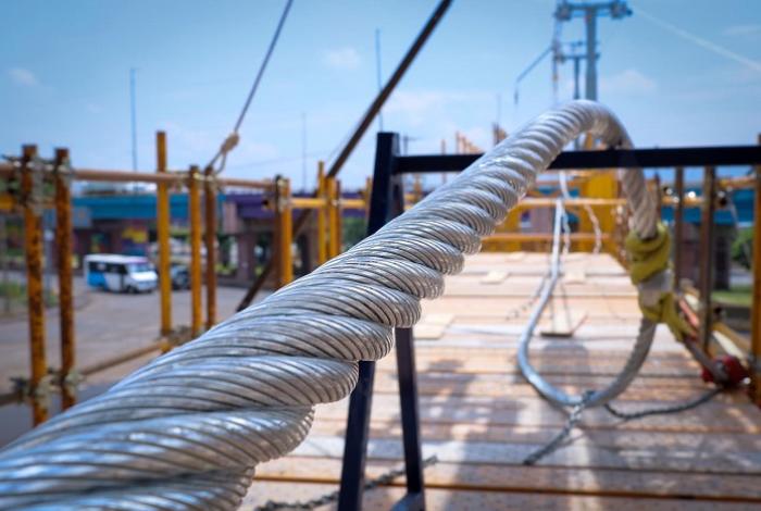 Concluyen tendido de cable sobre 20 torres del Teleférico entre el Estadio y El Monumento