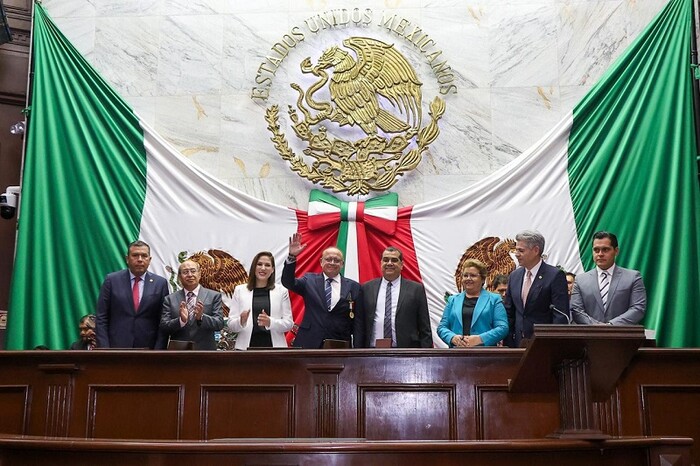 Condecora 75 Legislatura a Juan Bosco Martínez y a Nicolás De La Torre