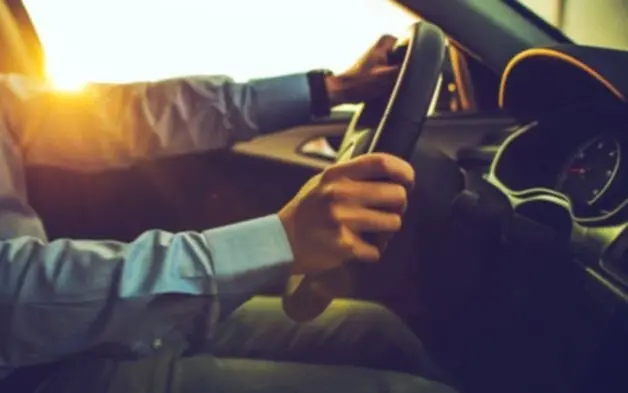 Condena gobierno alza en tarifas de Uber y anuncia verificación