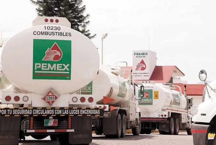 Condenan a exservidores de Pemex por huachicol