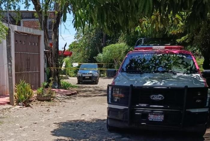 Conductor de camioneta es ejecutado a balazos, en Apatzingán