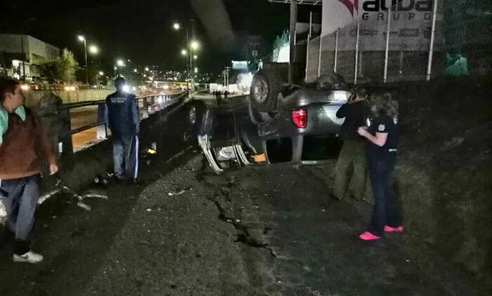 Conductor Herido en Vuelco de Camioneta en Libramiento de Morelia