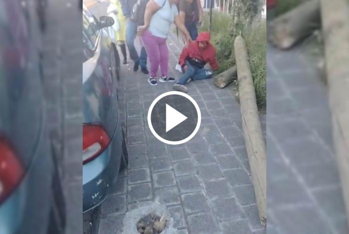 Conductor m4t4 a peatón en Morelia; derribó el poste que le cayó encima