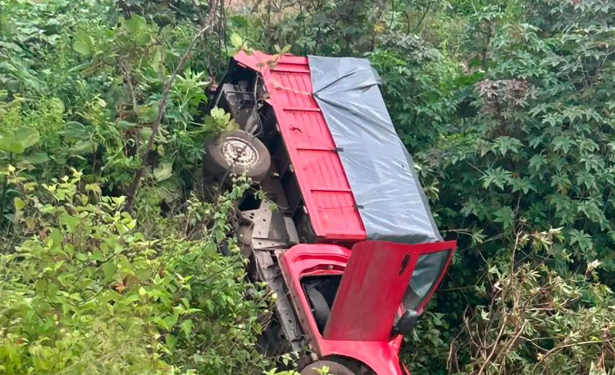 Conductor sobrevive a volcadura en Cd. Hidalgo