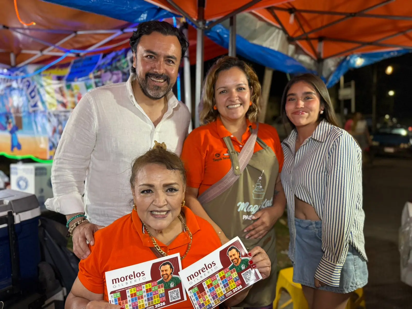 Conecta Gilberto Morelos con comerciantes y familias del tianguis nocturno de Villas del Pedregal