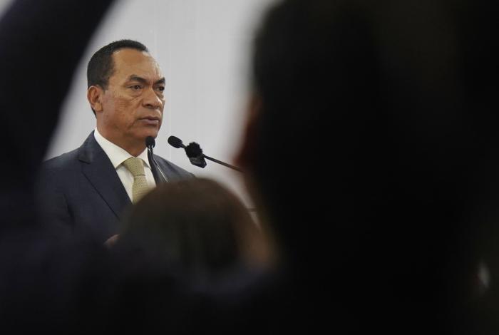 Confirma Adrián López que deja la Fiscalía, pero a partir del 20 de agosto