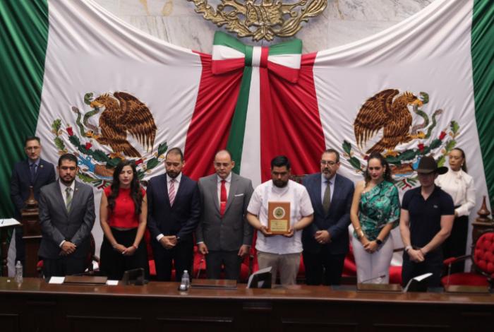 Congreso del Estado reconoce labor de Homero Gómez González