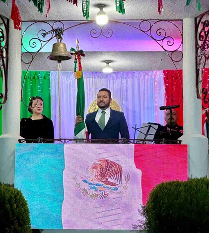 Conmemora Huiramba 214 aniversario de la Independencia de México