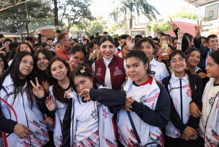 ¿Conoces a una niña curiosa, valiente, creativa y solidaria? Postúlala a la Presea Eréndira