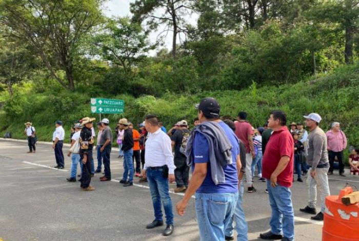 Consejo Supremo Indígena mantienen 5 bloqueos carreteros por el 12 de octubre