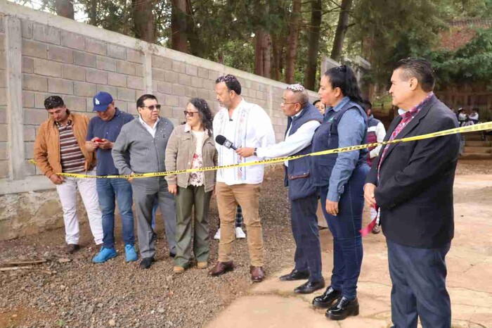 Construcción de la barda perimetral de la primaria Emiliano Zapata