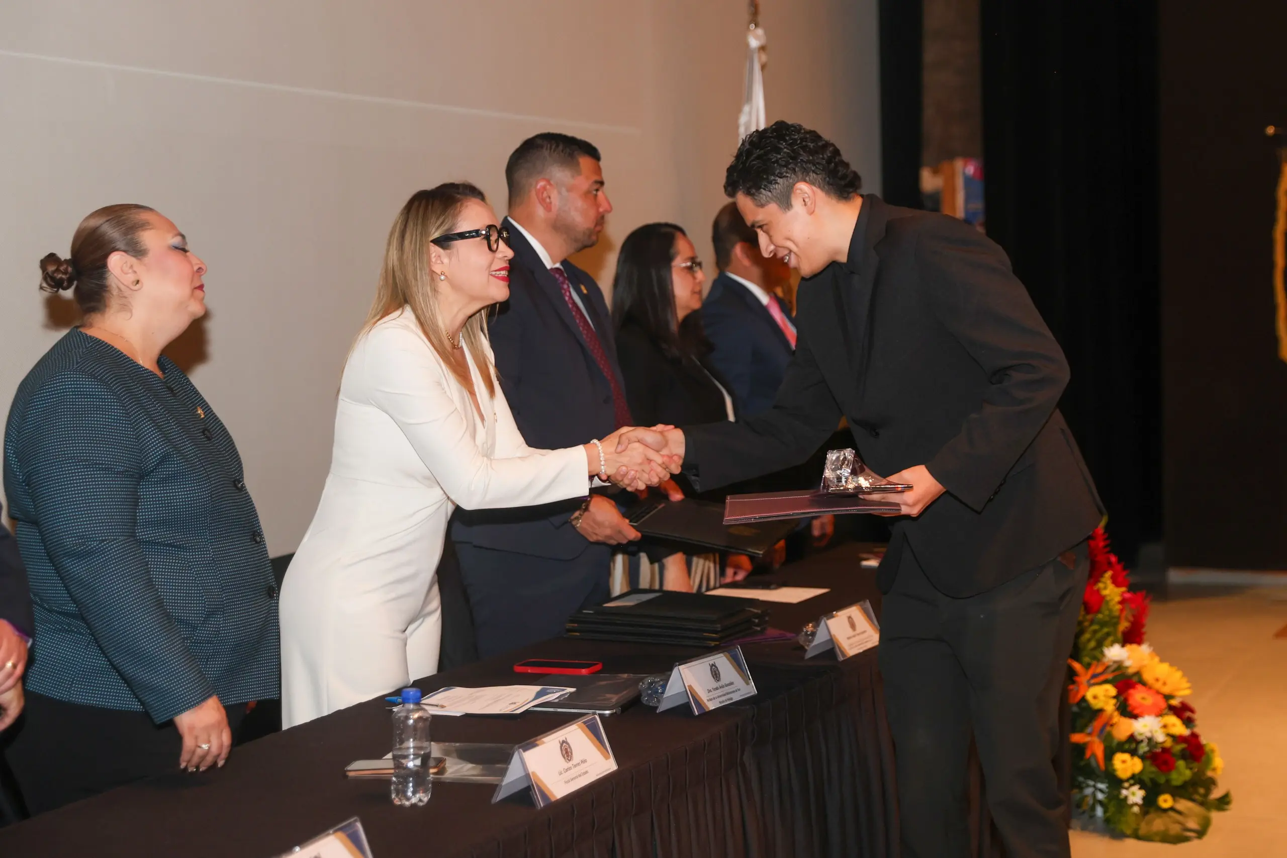 Construyan una mejor sociedad y sean ejemplo para las futuras generaciones, insta Yarabí Ávila a egresados de Seguridad Pública