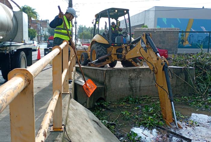 Continúan trabajos de desazolve del Dren Barajas en Morelia
