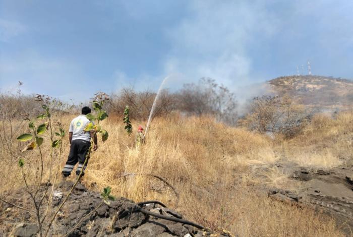 Controlan incendio en el cerro Húngaro de Apatzingán, tras 72 horas de combate