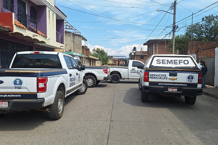 Criminales asesinan a motociclista y privan de la libertad a su acompañante, en la colonia Doctores de Uruapan