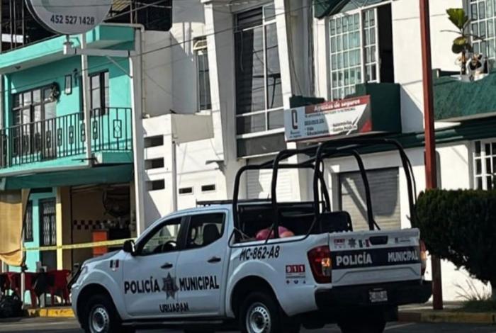 Criminales atacan a balazos base de taxis en la colonia Ramón Farías de Uruapan