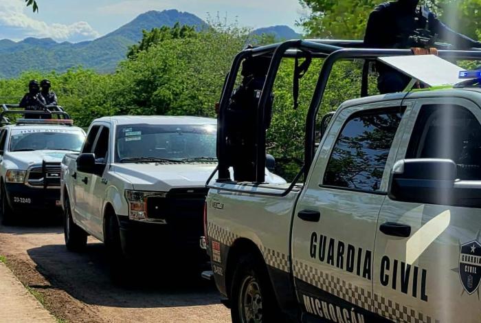 Criminales emboscan a policías municipales en Apatzingán; hay dos oficiales lesionados