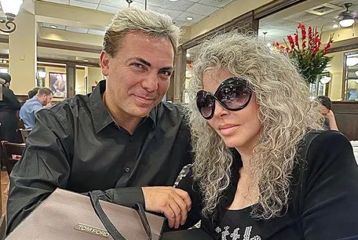 Cristian Castro pide a Verónica Castro vivir juntos