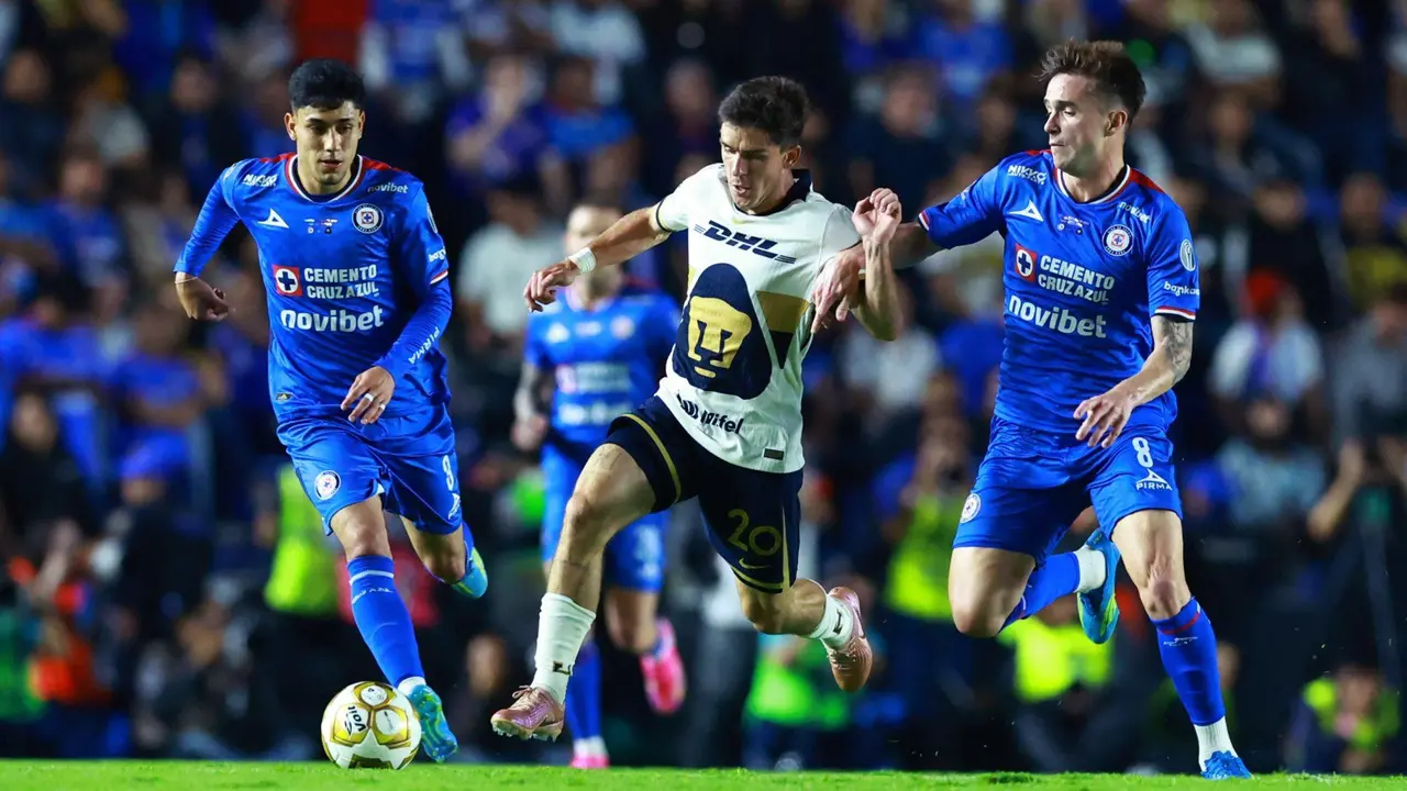 Cruz Azul y Pumas dejan todo para la vuelta tras empatar sin goles en la final