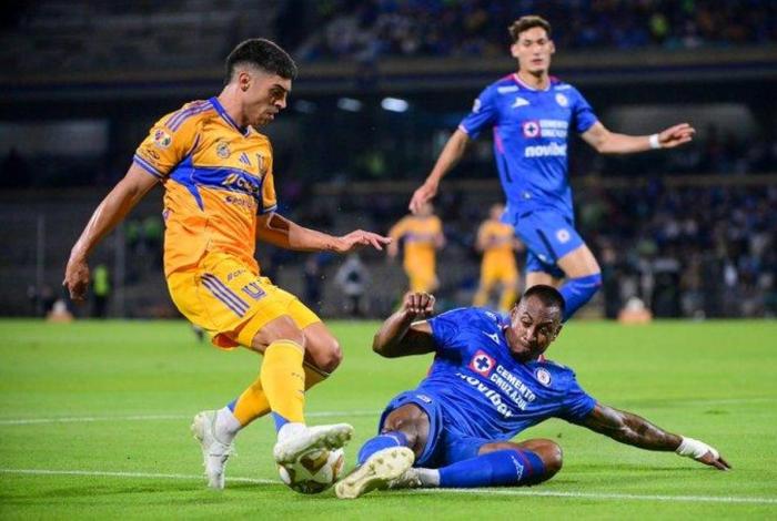 Cruz Azul y Tigres empatan en el juego de ida de semifinales