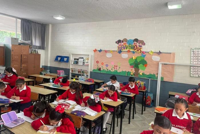 ¿Cuáles son los puentes y días feriados oficiales de la SEP para noviembre 2025?