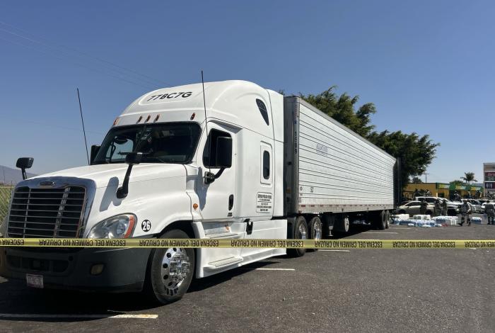 Cuentan 107 paquetes de cocaína en ‘narcocamión’