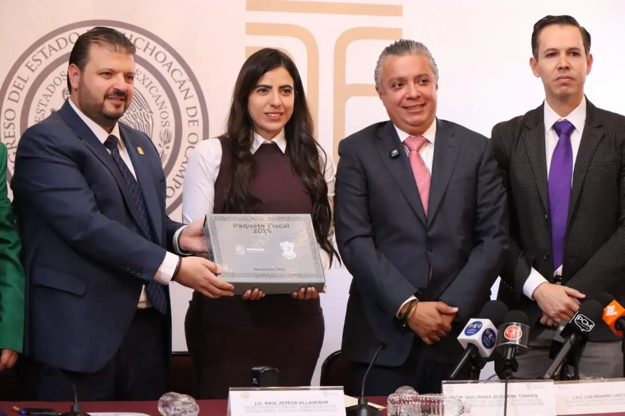 ”Cuidaremos que presupuesto se ejerza con responsabilidad”, resalta Presidenta del Congreso al recibir Paquete Fiscal 2026