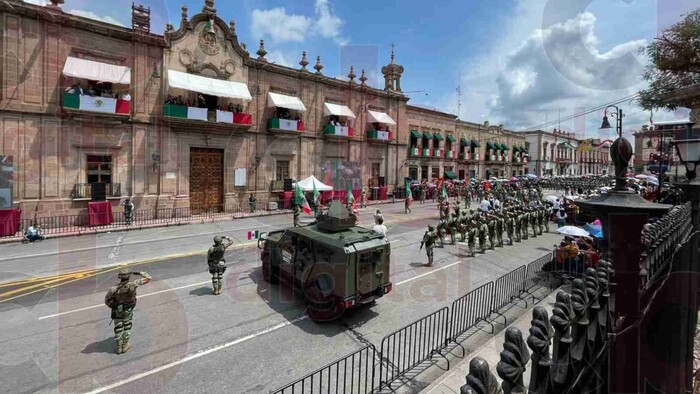 Culmina desfile conmemorativo del 214 aniversario de la Independencia de México sin novedad