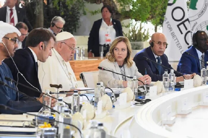 Cumbre G7: Papa Francisco advierte sobre la inteligencia artificial y el fin de la vida