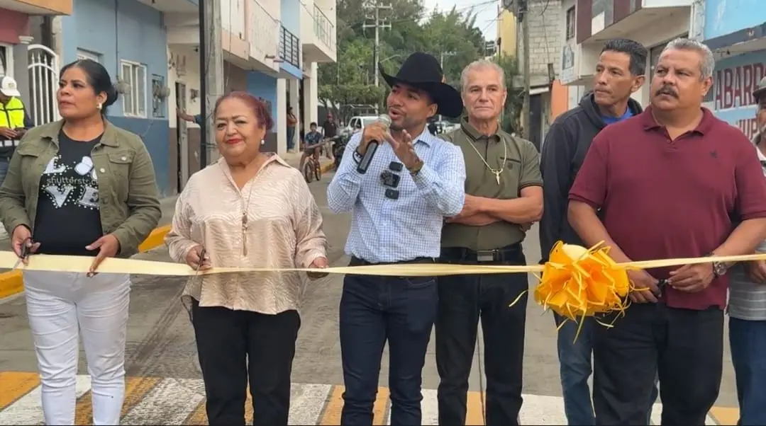Cumple Humberto Jiménez, inaugura pavimentación en calle Prolongación Jiménez Sur y entrega obras integrales que benefician a Los Reyes