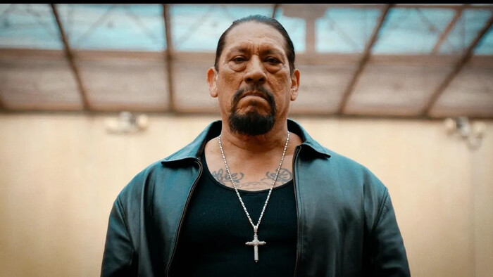 Danny Trejo protagoniza pelea en desfile patriótico