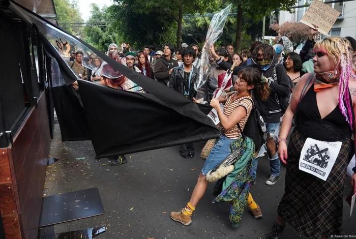 Daños en la alcaldía Cuauhtémoc tras marcha contra gentrificación, en CDMX