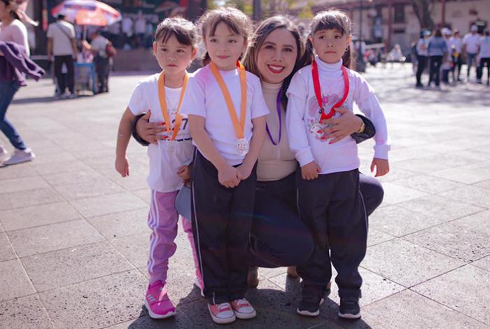 Dayana Pérez celebra a la infancia en Salvador Escalante con entrega de medallas
