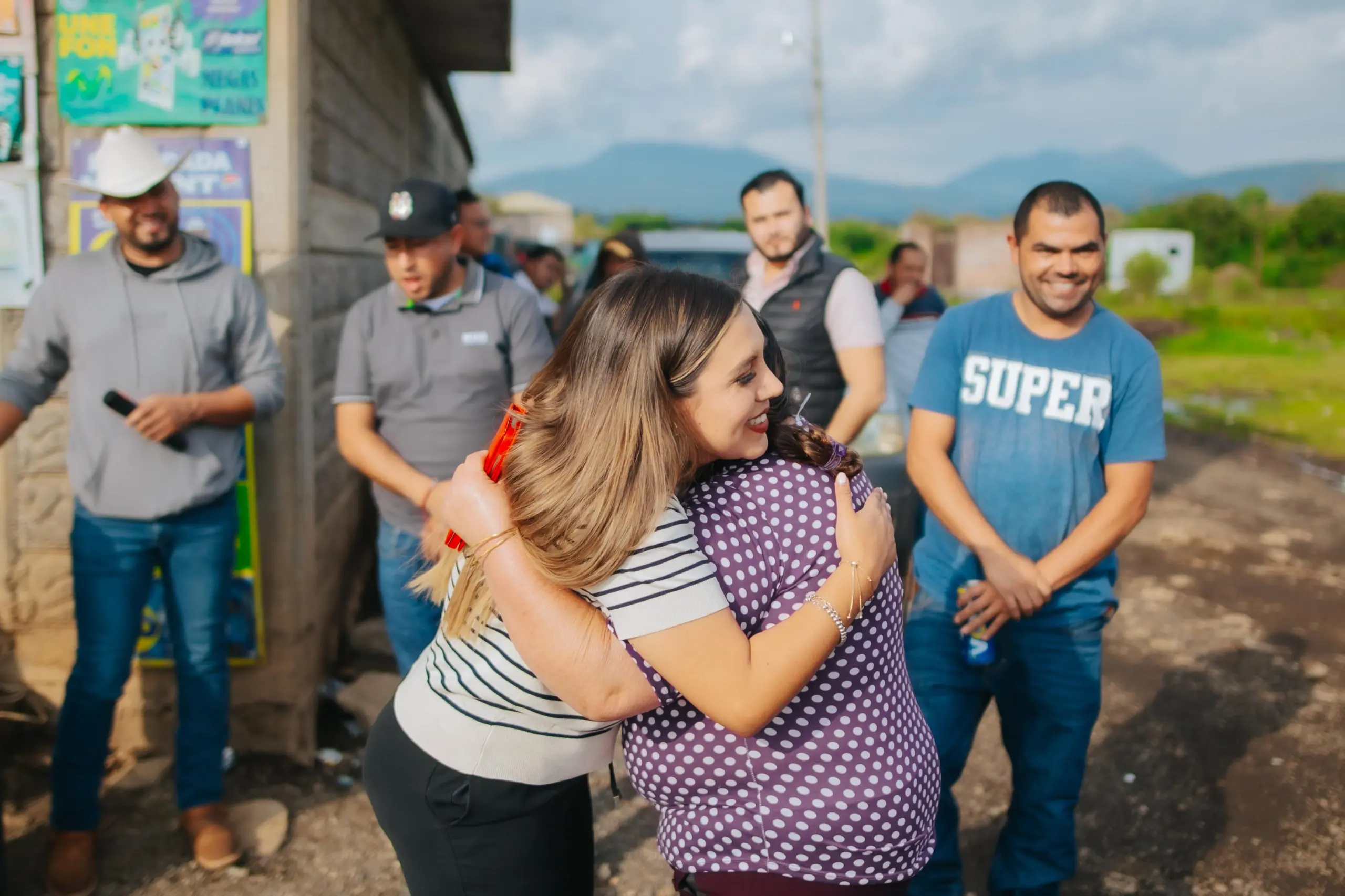 Dayana Pérez Mendoza atiende directamente a familias de Acapulquillo