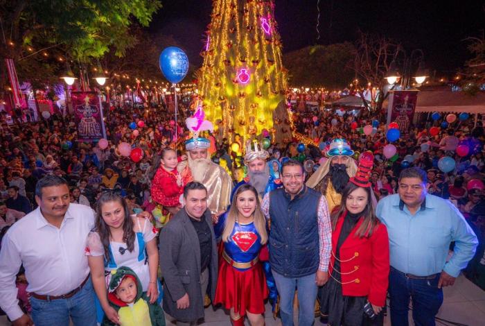 Dayana Pérez Mendoza fortalece la ilusión de la niñez con la Caravana de Reyes Magos en Salvador Escalante