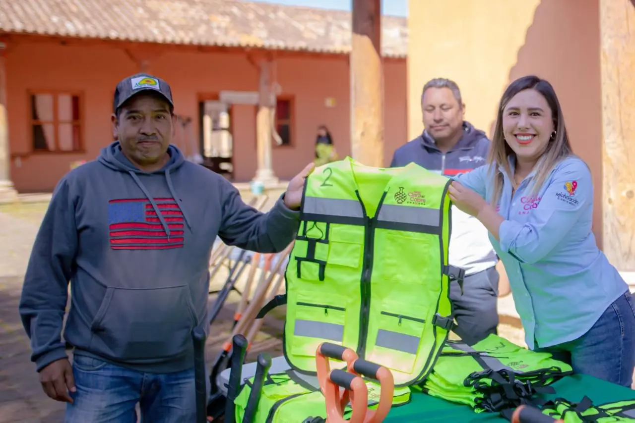 Dayana Pérez Mendoza fortalece servicios públicos con nueva cuadrilla de trabajo en Salvador Escalante