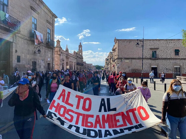 De 300 pesos la cuota que cobran a normalistas que no acuden a protestas