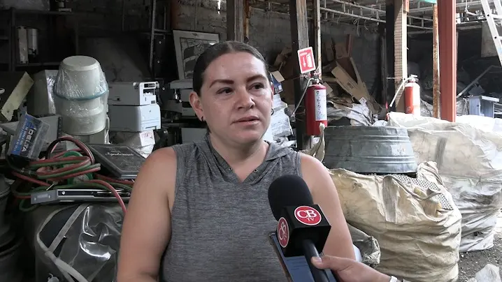 De basura electrónica a materia prima: la labor de una recicladora en Morelia