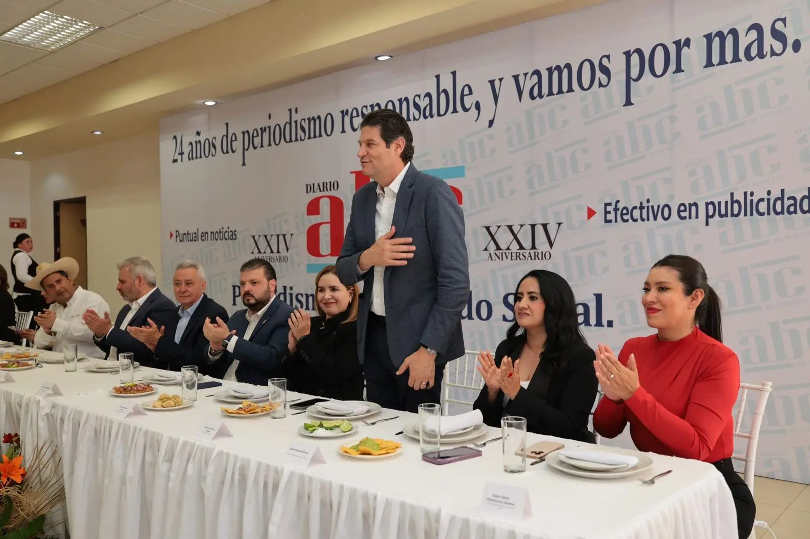 De esta mesa va a salir el que me va a sustituir, anticipa Bedolla