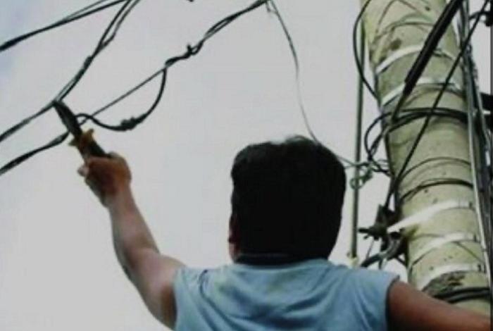 Delincuencia organizada roba energía eléctrica y la vende a usuarios de Apatzingán; FGR investiga