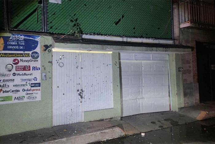 Delincuentes balean un domicilio en Huandacareo y abandonan vehículo robado