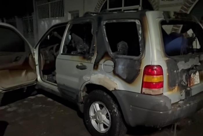 Delincuentes queman camioneta de creador de contenido y fotógrafo, en Jiquilpan