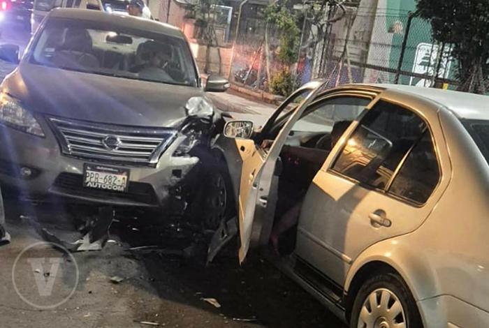 Derrapa moto al poniente de Morelia y chocan dos autos en el Centro; hay 4 heridos